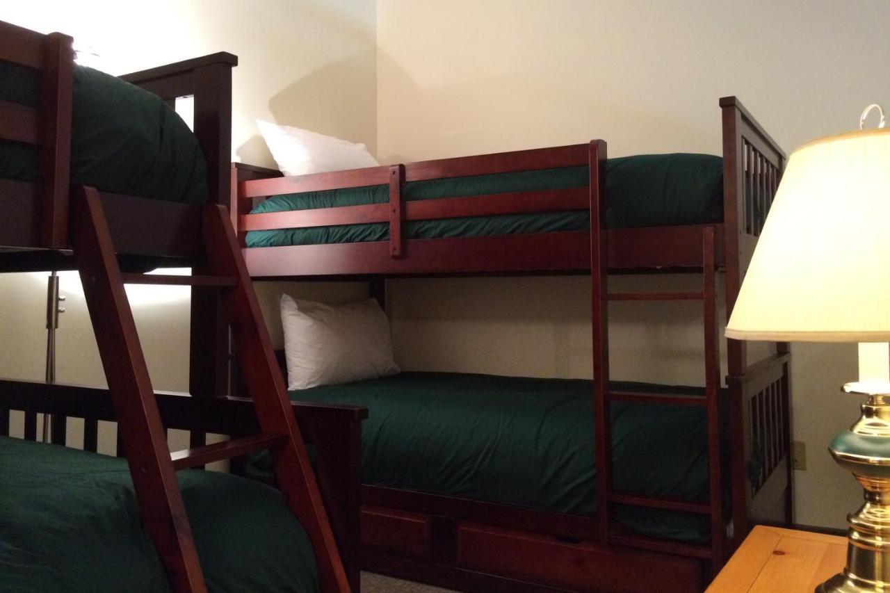 The Griz Inn By Park Vacation Management Fernie Ngoại thất bức ảnh