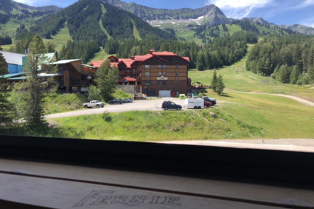 The Griz Inn By Park Vacation Management Fernie Ngoại thất bức ảnh