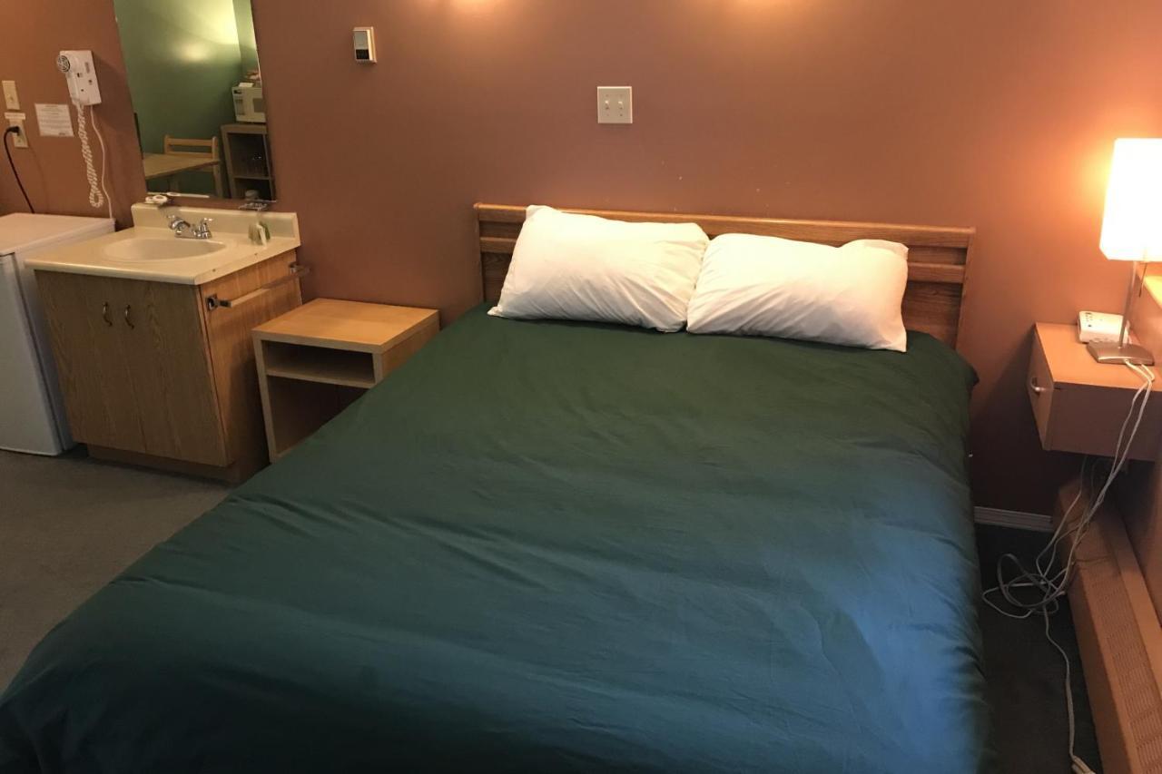 The Griz Inn By Park Vacation Management Fernie Ngoại thất bức ảnh