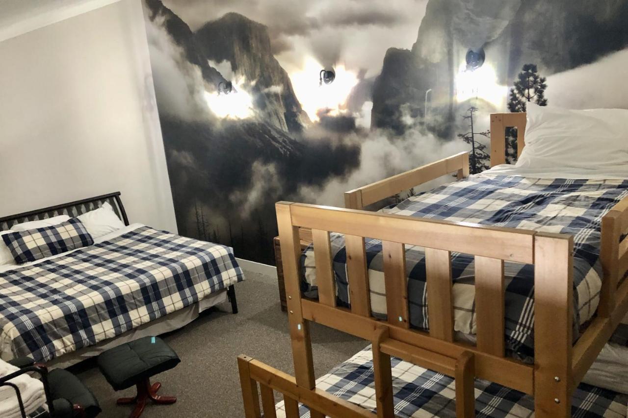 The Griz Inn By Park Vacation Management Fernie Ngoại thất bức ảnh