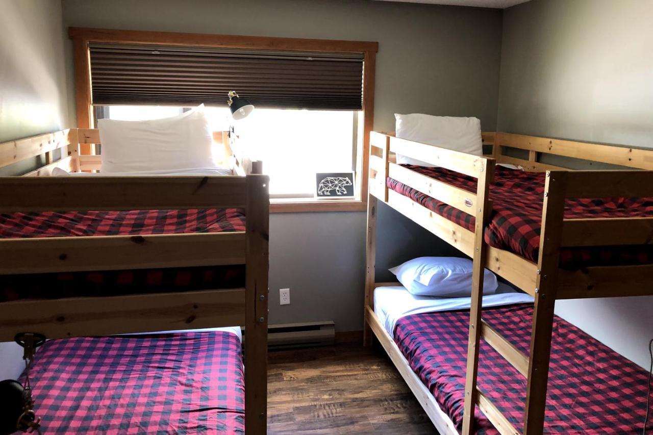 The Griz Inn By Park Vacation Management Fernie Ngoại thất bức ảnh