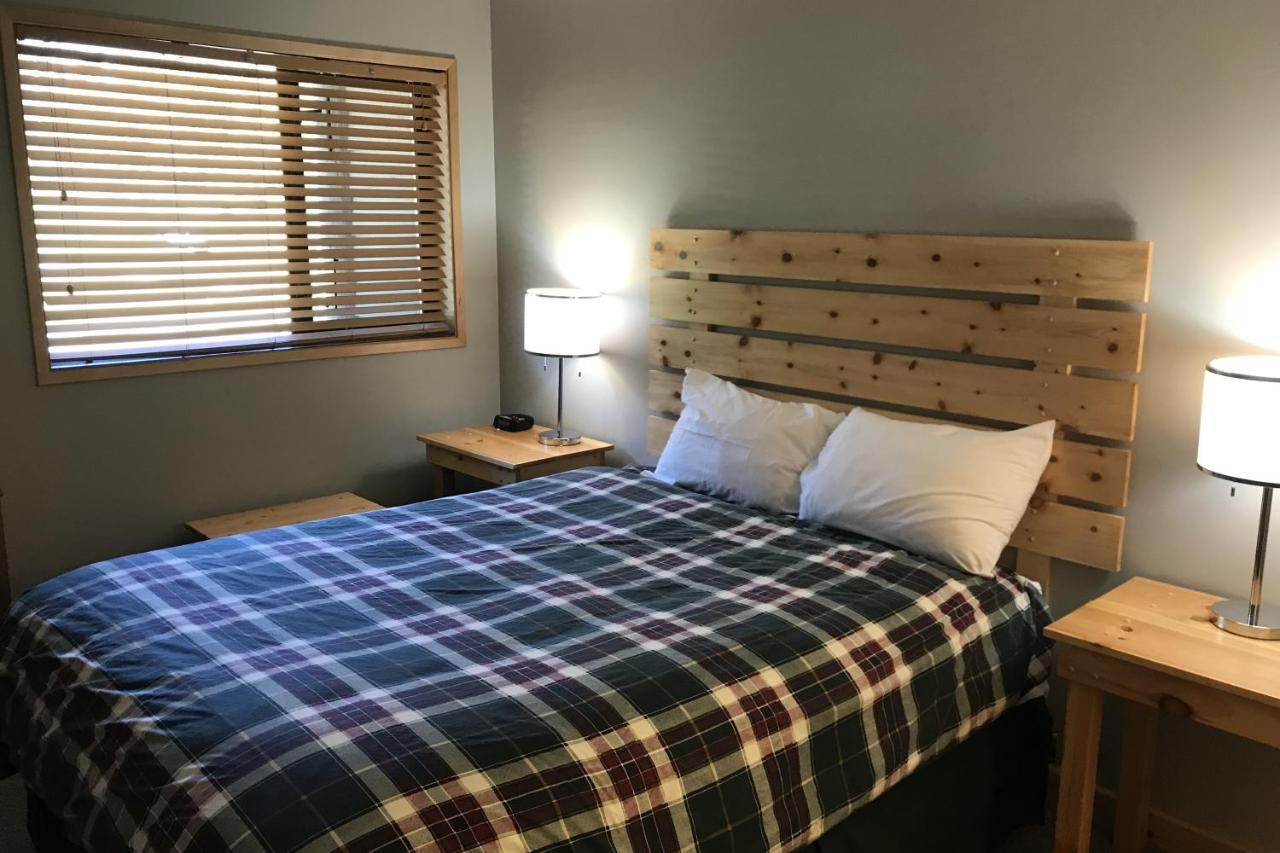 The Griz Inn By Park Vacation Management Fernie Ngoại thất bức ảnh