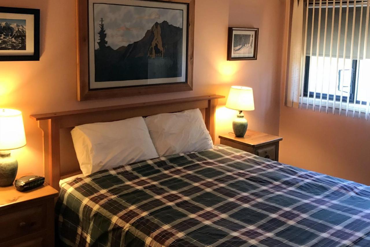 The Griz Inn By Park Vacation Management Fernie Ngoại thất bức ảnh
